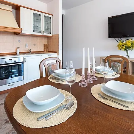 Roko Apartment *