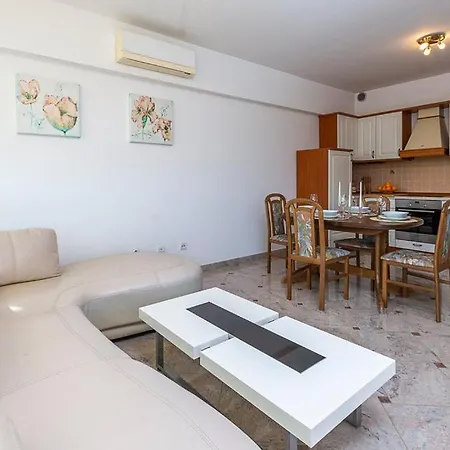 Roko Apartment *